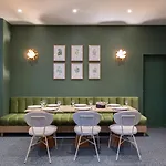 Valpre Hotel